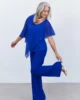Conjunto azul tinta de pantalón y blusa de gasa Conjunto azul tinta de pantalón y blusa de gasa