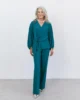 Conjunto de pantalón verde pato y blusa corta de crepe Conjunto de pantalón verde pato y blusa corta de crepe