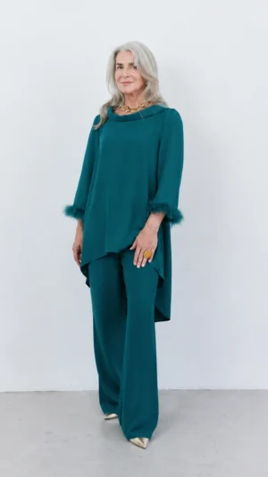Conjunto de pantalón verde pato con cuello vuelto