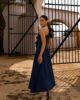 Vestido midi azul marino de un hombro con volantes Vestido midi azul marino de un hombro con volantes
