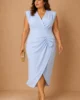 Vestido midi azul cielo con falda cruzada y detalle drapeado Vestido midi azul cielo con falda cruzada y detalle drapeado