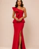Vestido rojo largo asimétrico con volante Vestido rojo largo asimétrico con volante