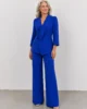 Conjunto de cuerpo cruzado azul klein con pantalón recto Conjunto de cuerpo cruzado azul klein con pantalón recto