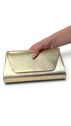 Bolso de fiesta tipo sobre metalizado dorado