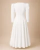 Vestido midi de crepé blanco con falda de capa Vestido midi de crepé blanco con falda de capa