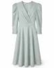 Vestido midi de crepé verde hielo con falda de capa Vestido midi de crepé verde hielo con falda de capa