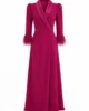 Vestido largo buganvilla tipo levita con cuello satinado y plumas Vestido largo buganvilla tipo levita con cuello satinado y plumas