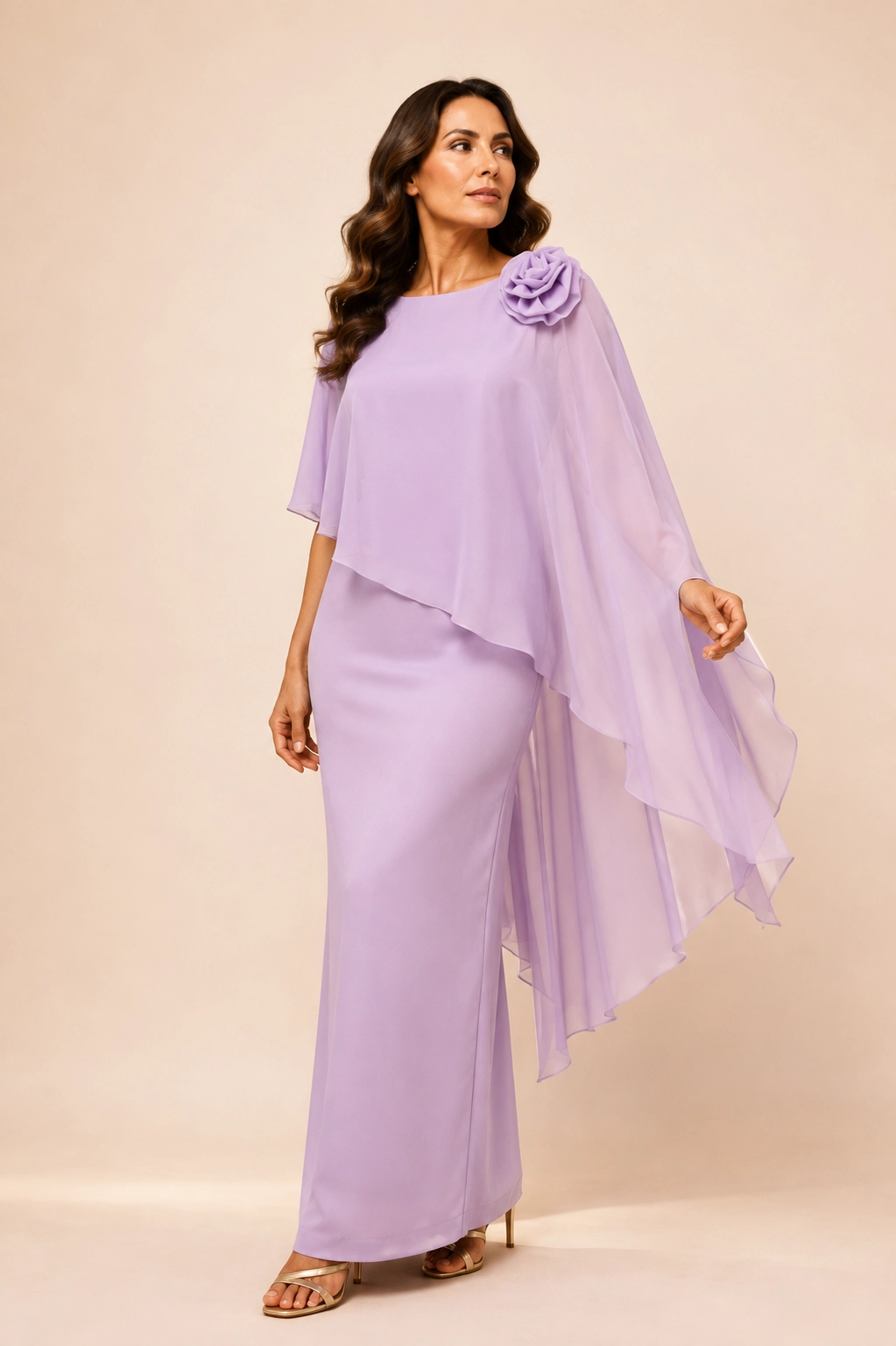 MR2663 (1) copia Vestido largo lavanda con capa de gasa y flor en el hombro
