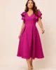 Vestido midi de brocado fucsia con falda de vuelo y volantes Vestido midi de brocado fucsia con falda de vuelo y volantes