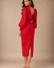 Vestido midi rojo de crepé con espalda drapeada Vestido midi rojo de crepé con espalda drapeada
