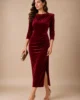 Vestido midi granate de terciopelo con drapeado Vestido midi granate de terciopelo con drapeado