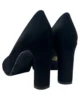 Zapato de salón negro de ante con plataforma Zapato de salón negro de ante con plataforma
