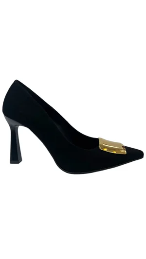 Zapato de salón negro de ante con adorno dorado