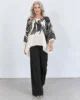 Conjunto negro de pantalón ancho y blusón estampado Conjunto negro de pantalón ancho y blusón estampado