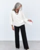 Conjunto negro de pantalón y blusa de gasa cruda Conjunto negro de pantalón y blusa de gasa cruda