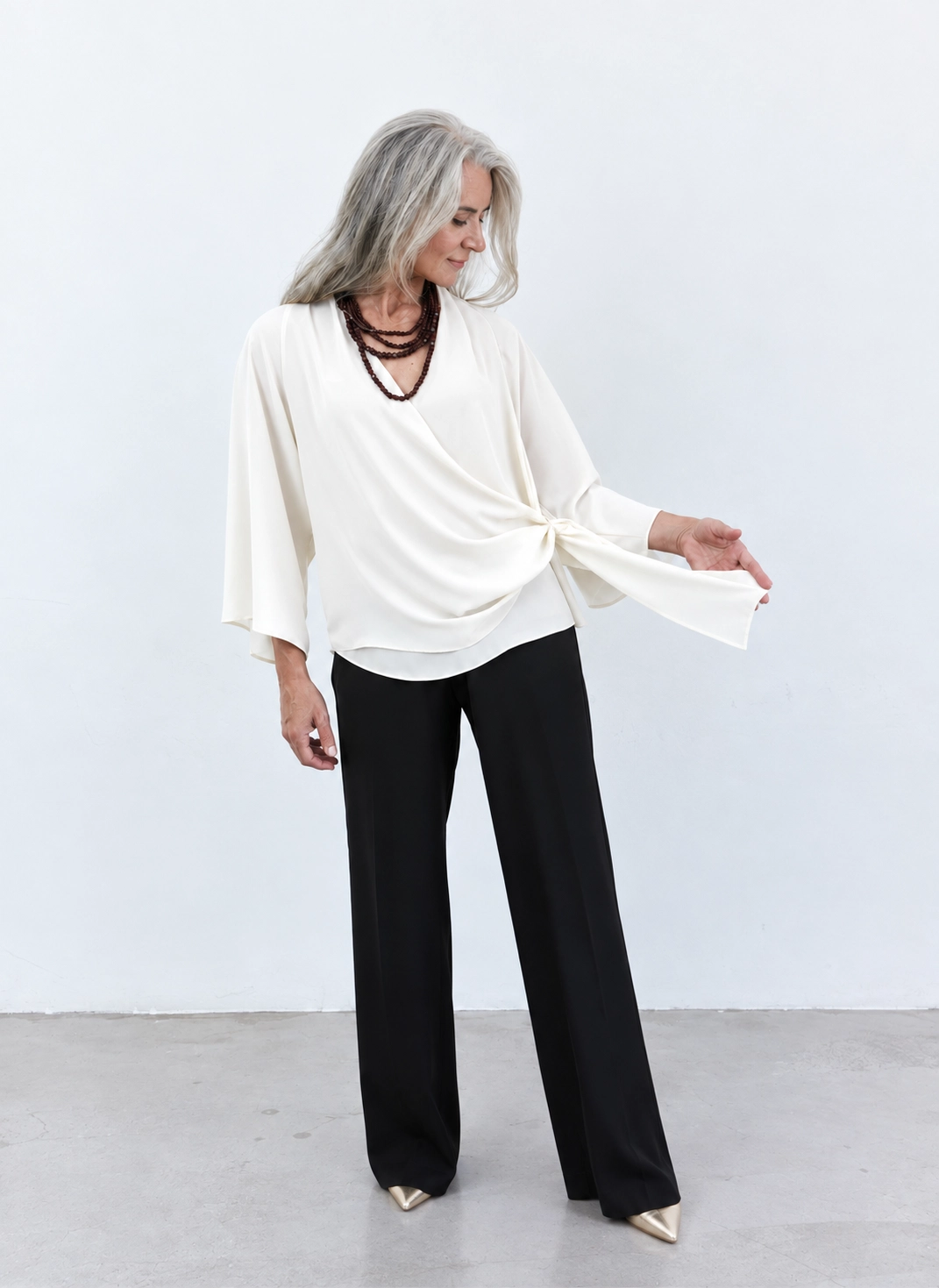 26178 copia Conjunto negro de pantalón y blusa de gasa cruda