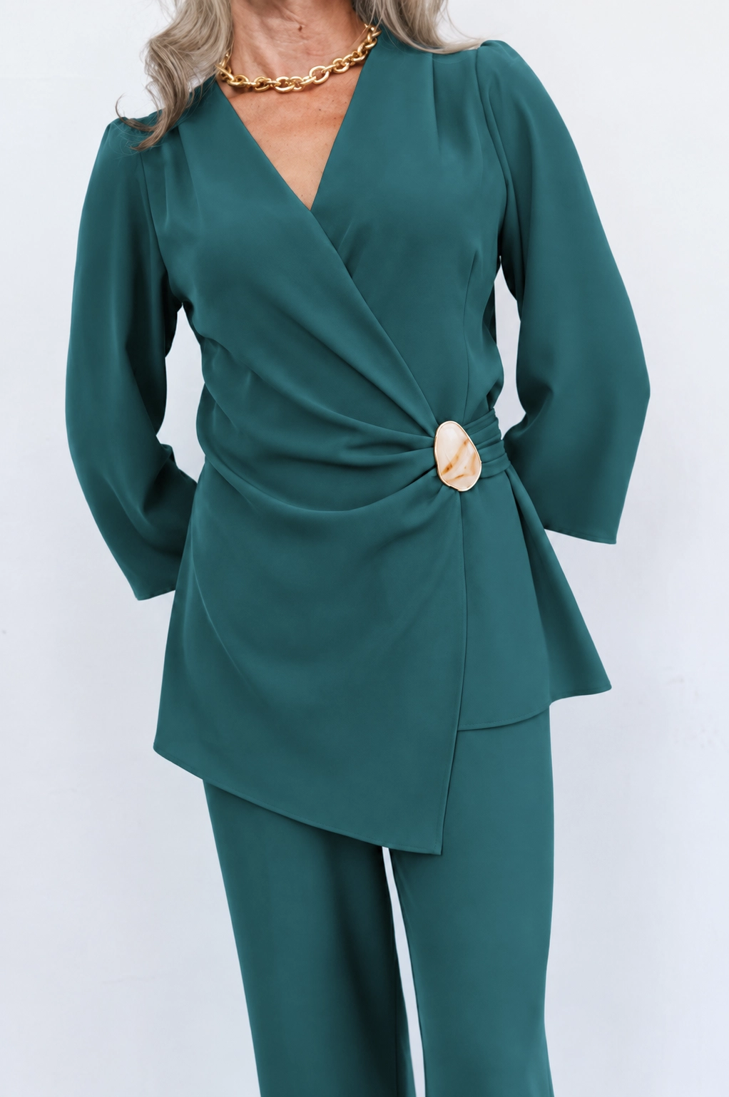 26560_pato (2) copia Conjunto verde pato con cuerpo cruzado y broche nácar